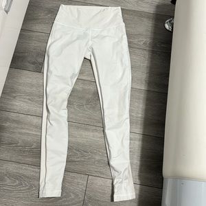 White lululemon leggings